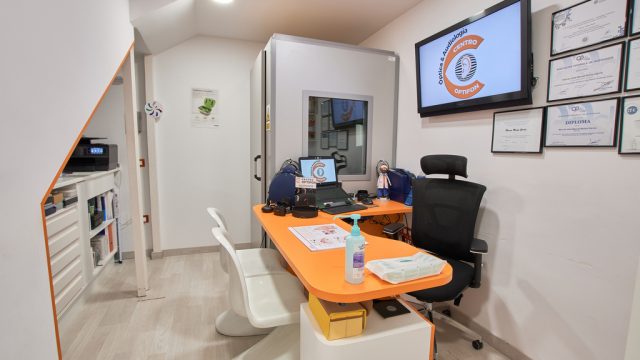 GABINETE-DE-AUDIOLOGIA-OPTIFON_1024