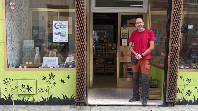 La lecghuga con cartel feria