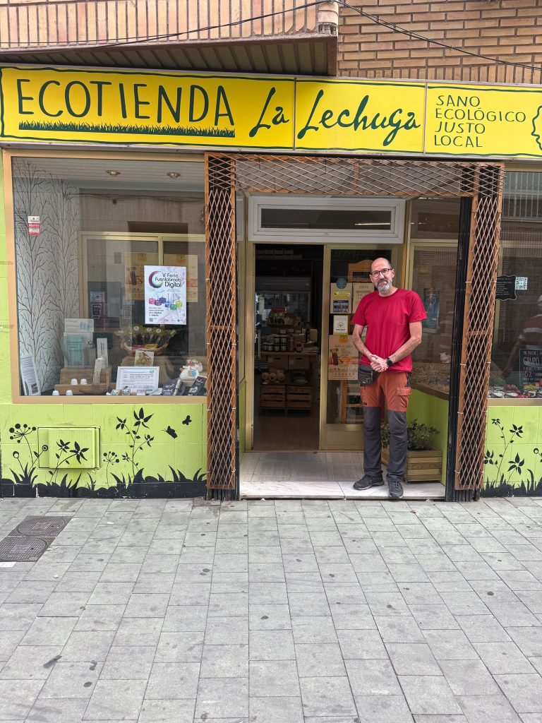 La lecghuga con cartel feria