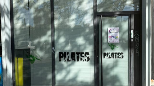 pilates foto cartel feria